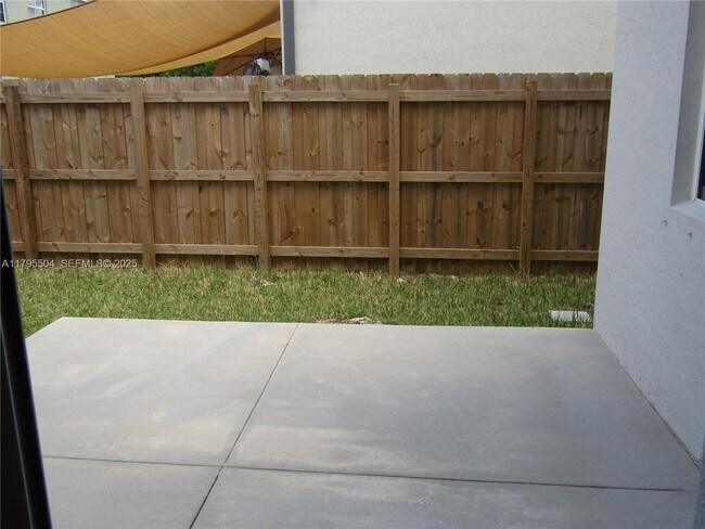 Building Photo - 1414 SE 26th Ter