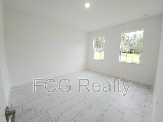 Building Photo - 7968 N Hillview Cir
