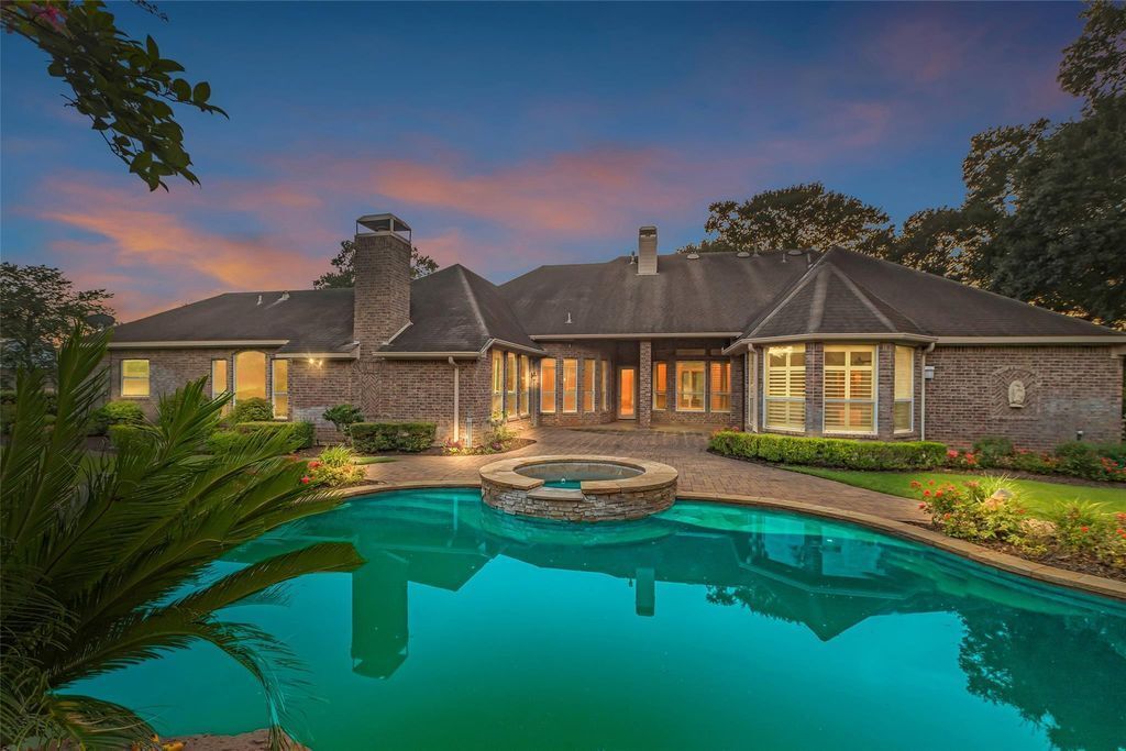 Building Photo - 19309 Whispering Grove E