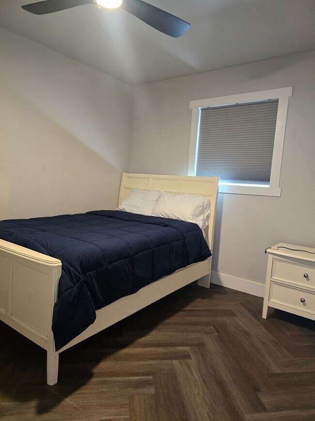 Building Photo - 715 S Laguna Ave