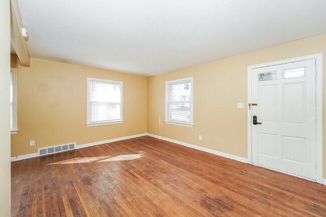 Building Photo - 3989 E 177th St