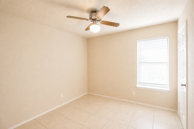 Building Photo - 1410 Flameleaf Dr