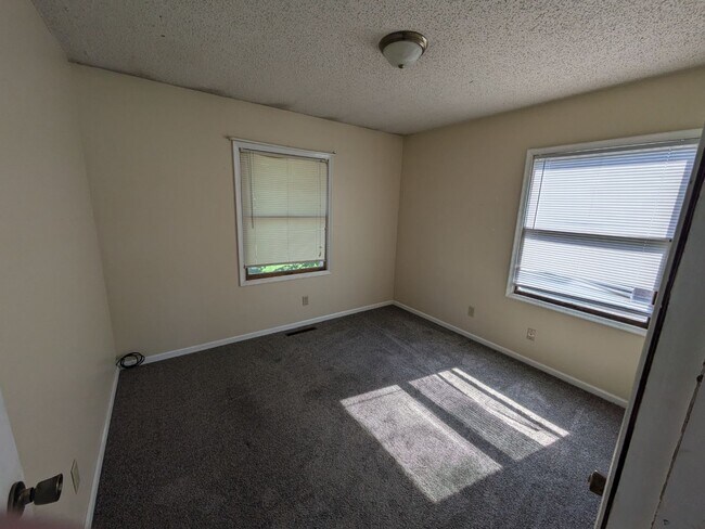 Building Photo - 1806 W 40th St