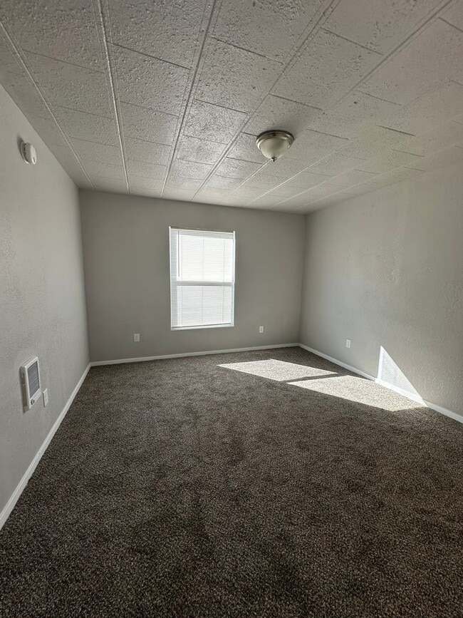 Building Photo - Remodeled 2 bedroom home in Myrtle Creek