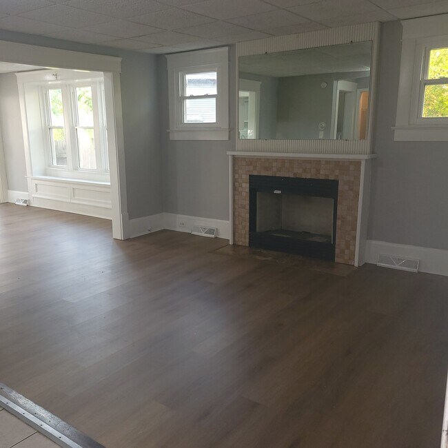 Building Photo - 1352 Sprague St