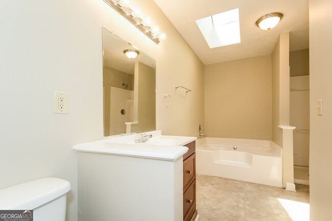 Building Photo - 5883 Old Wellborn Trce