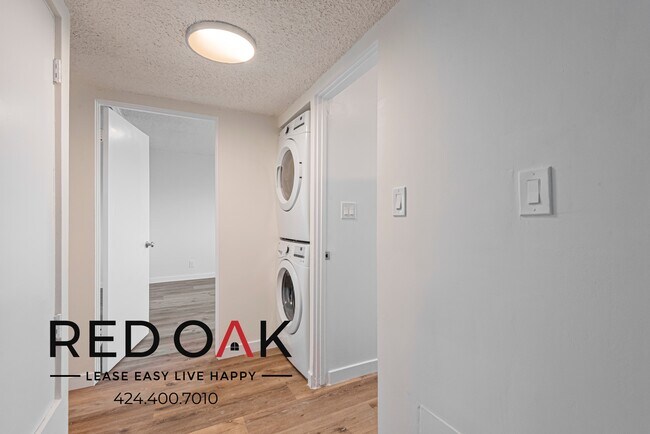 Building Photo - 511 N Kenmore Ave