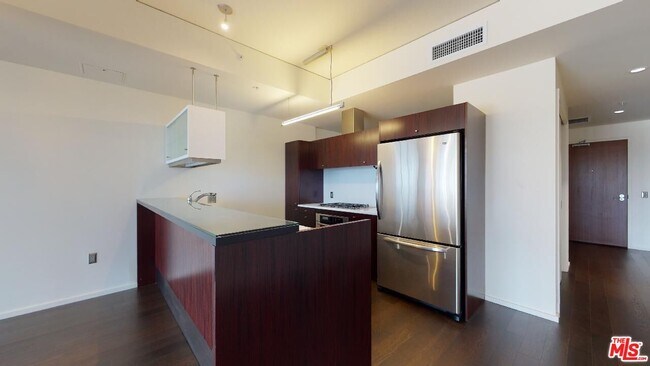 Building Photo - 1155 S Grand Ave