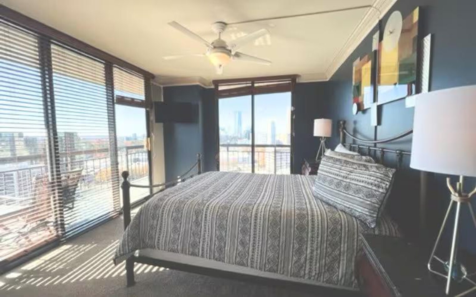 Building Photo - 3481 Lakeside Dr NE