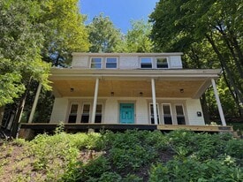 Building Photo - 831 Lancaster Ave