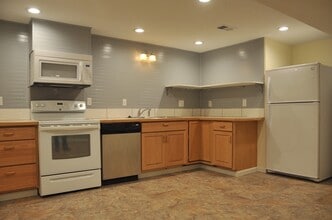 Building Photo - Basement Apartment, 2 bed 1 bath close to Food Trucks on Best