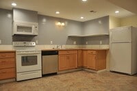 Building Photo - Basement Apartment, 2 bed 1 bath close to Food Trucks on Best