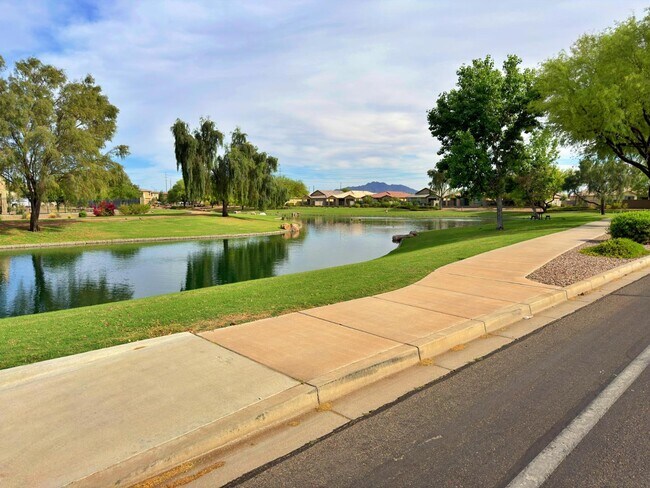 Building Photo - 737 E Charlevoix Ave