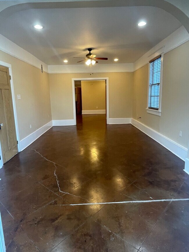 Building Photo - 1BD/1BA Shotgun in MidCity