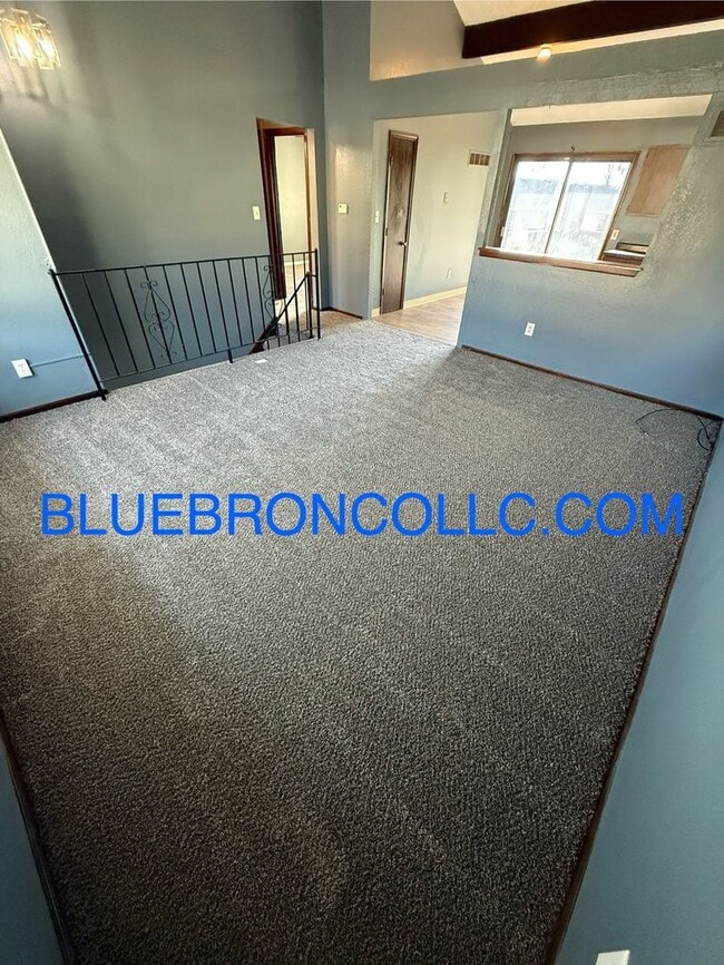Building Photo - Newly renovated 2 bedroom with fresh paint and new flooring!
