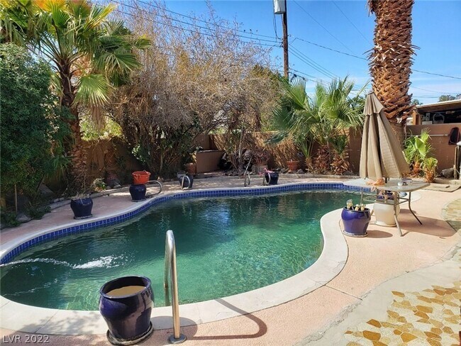 Building Photo - Charming Home in Central Las Vegas