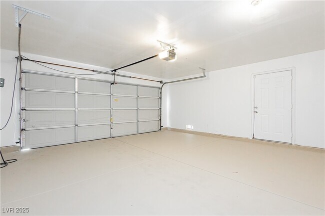 Building Photo - 204 Zenith Point Ave