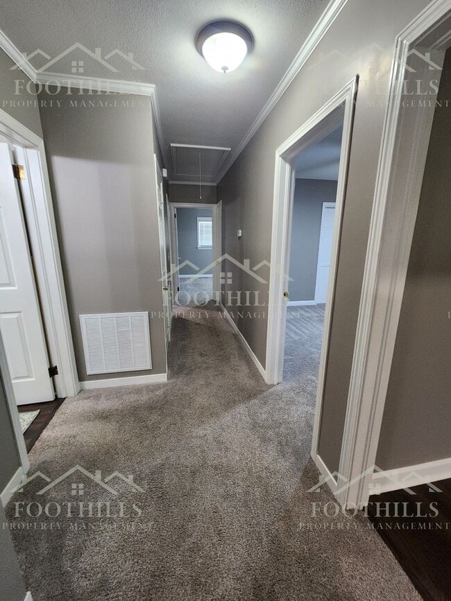 Building Photo - 3-Bedroom Home with Fresh Updates and Fenc...
