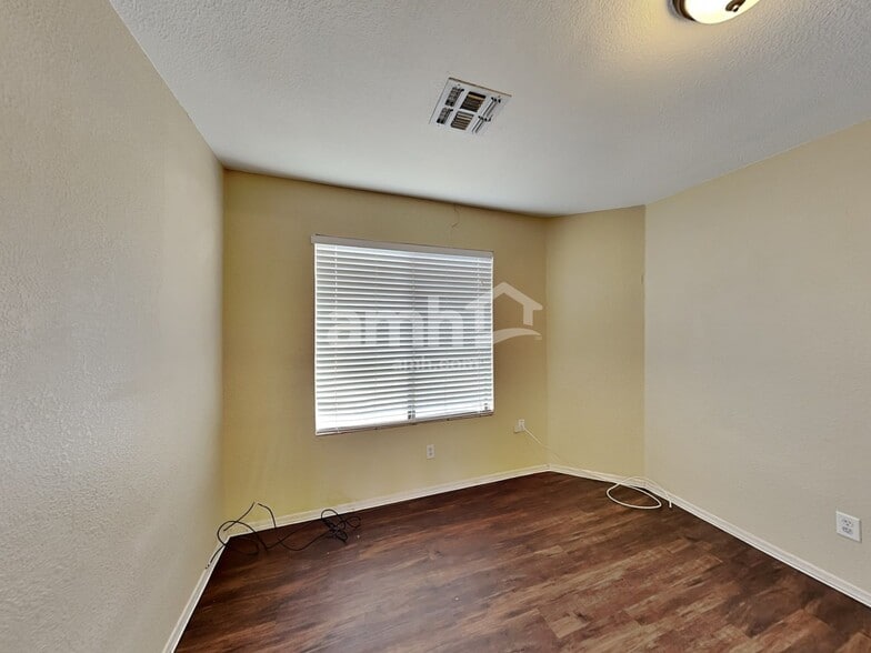 Building Photo - 1566 W Breakwell St