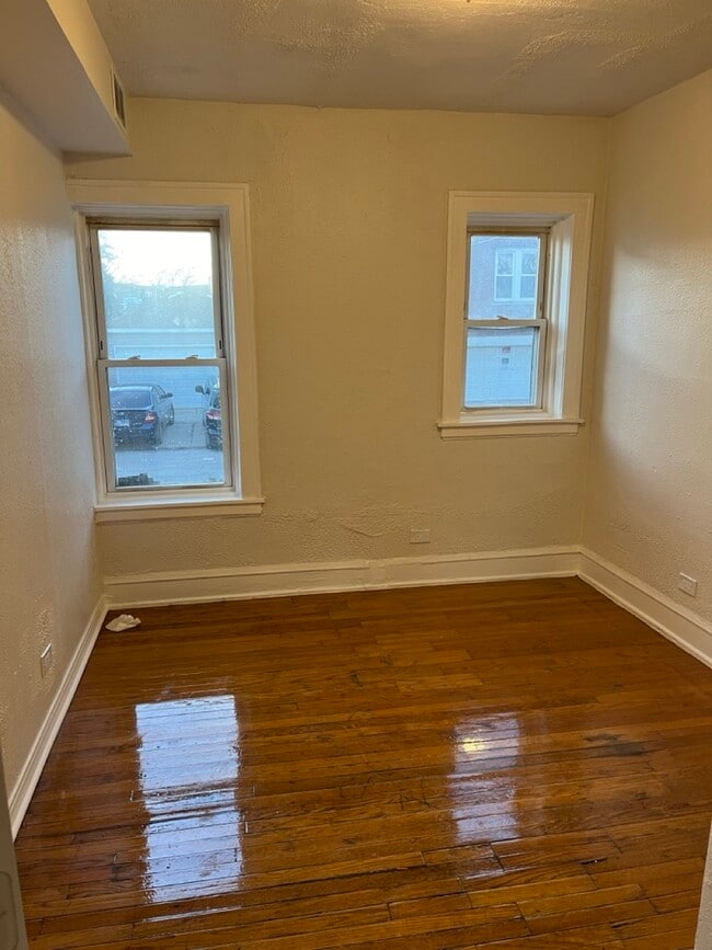Building Photo - 1245 N Karlov Ave