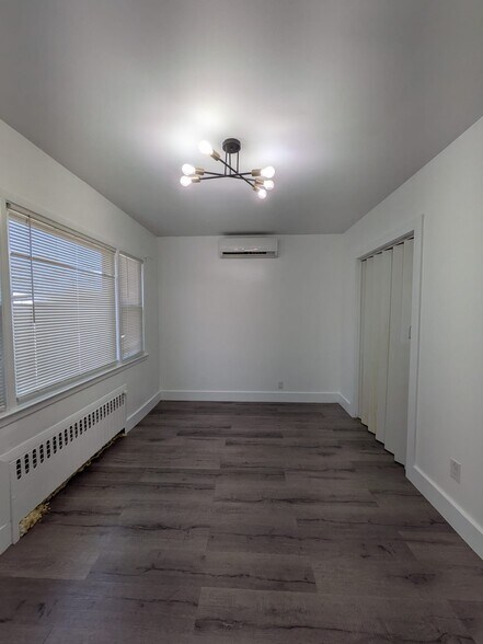 Building Photo - 28 E 47th St