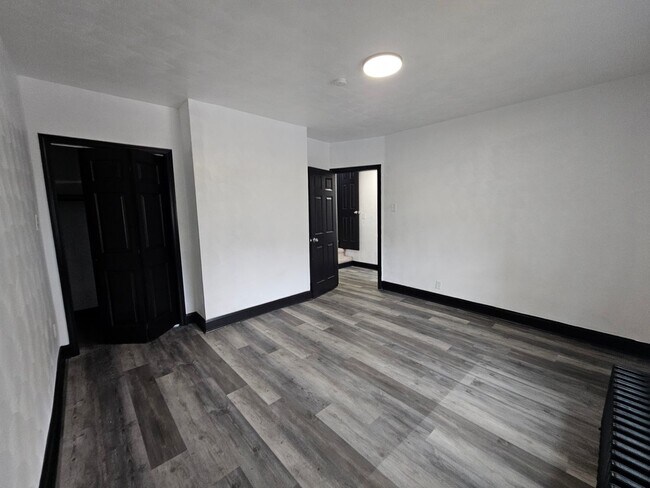 Building Photo - Newly updated 3 Bedroom 1 Bathroom house located in the Hill District!