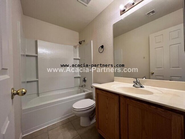 Building Photo - Beautiful Home