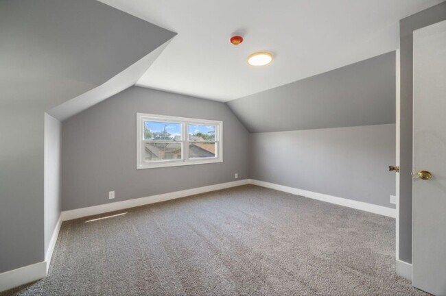 Building Photo - 162 Frederick Dr