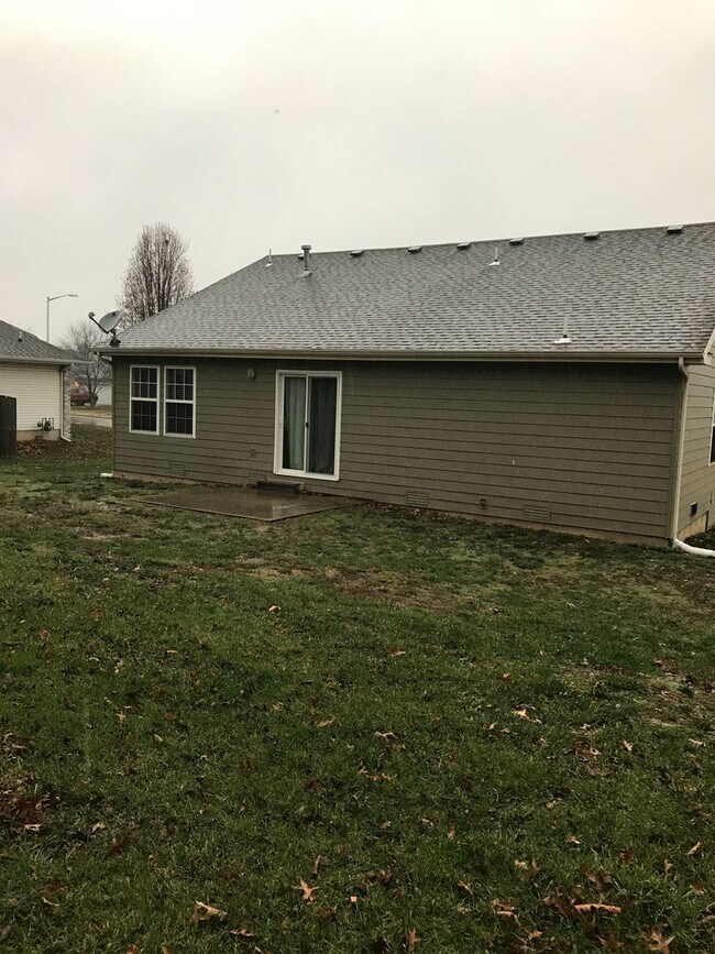 Building Photo - Wonderful 3 Bedroom 2 Bath Ranch