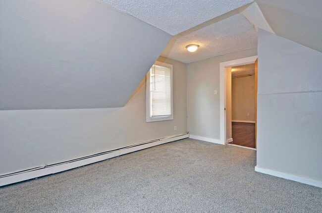 Building Photo - Updated 1-Bedroom Unit - Available Now!
