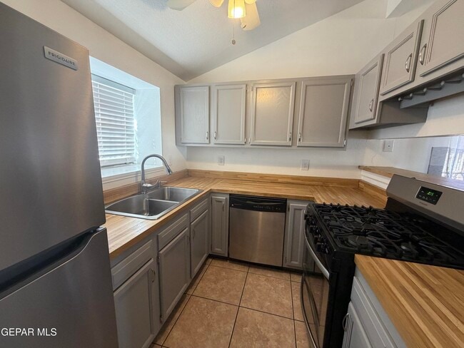 Building Photo - 2243 Seagull Dr