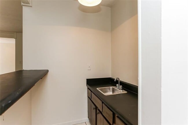 Building Photo - 135 Beethoven Ct