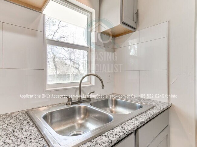 Building Photo - Charming Mid Norman 3 Bed 2 Bath Home!