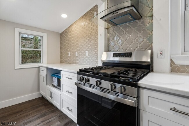 Building Photo - 32 Edgewood Rd