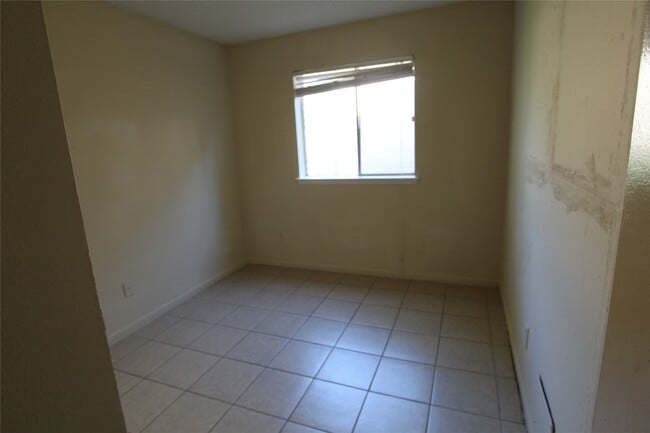 Building Photo - 2823 Chimneystone Cir