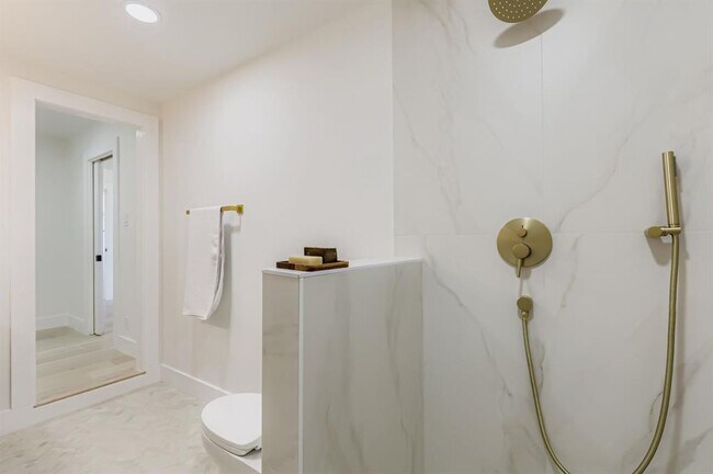 Building Photo - 2014 Hardy Cir