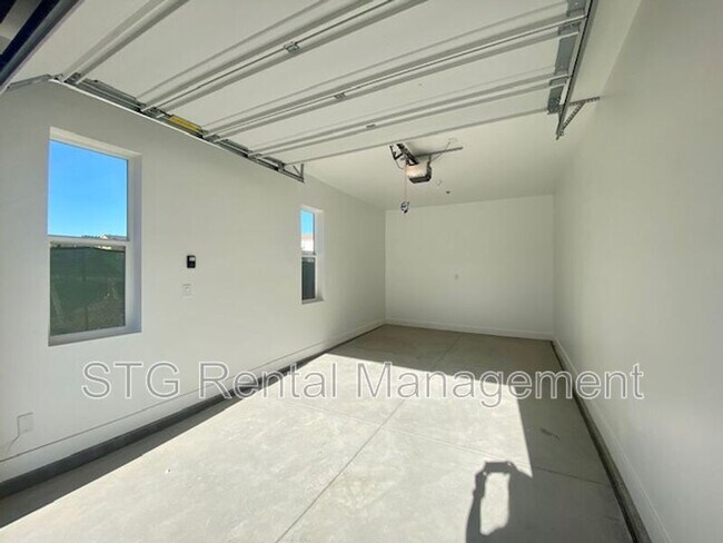 Building Photo - 5801 S Garnet Dr