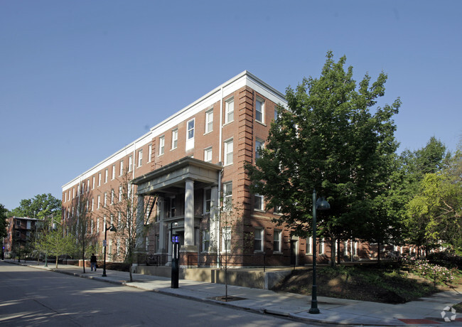 Primary Photo - Greenway Apartments