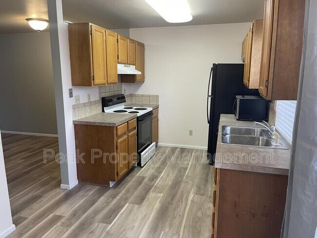 Building Photo - 2828 Silverplume Dr