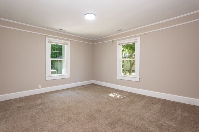 Building Photo - Recently Renovated Three bedroom Home!