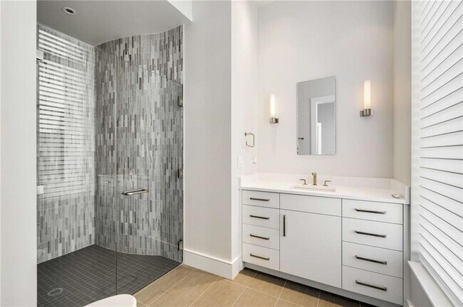 Building Photo - 3376 Peachtree Rd NE