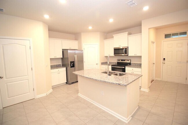 Building Photo - 121 Redbud Rd