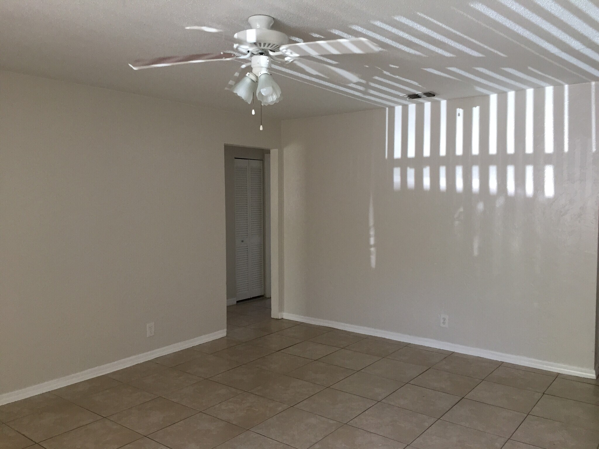 Building Photo - 415 Fox Pl