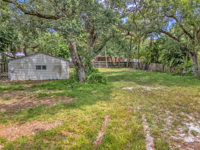 Building Photo - 5096 SW 28th Terrace