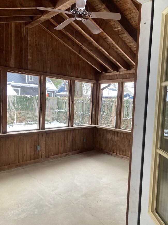 Building Photo - 2401 Bristol Rd