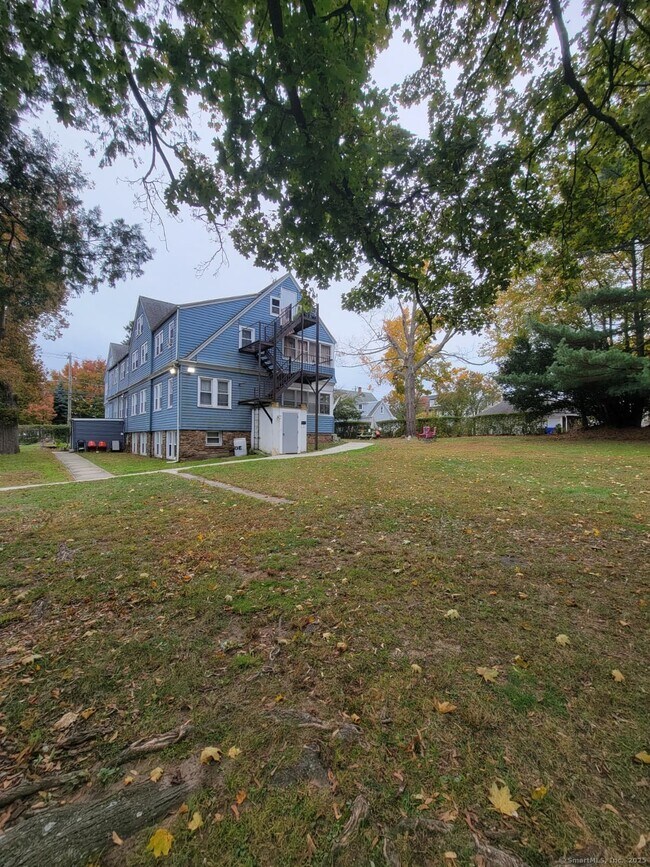 Building Photo - 3 Curve St