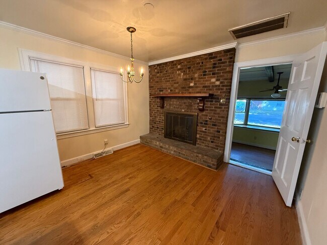 Building Photo - 1300 Dogwood Ln NW