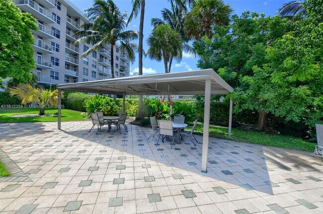 Building Photo - 2851 S Ocean Blvd