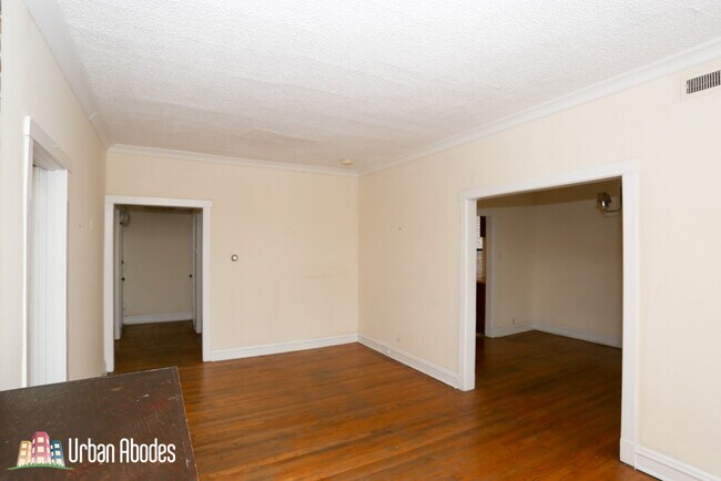 Building Photo - 3517 N Racine Ave