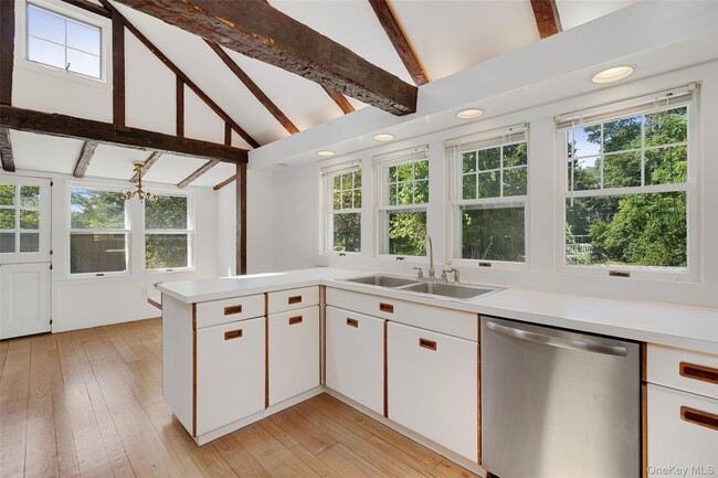 Building Photo - 1 Pound Ridge Rd